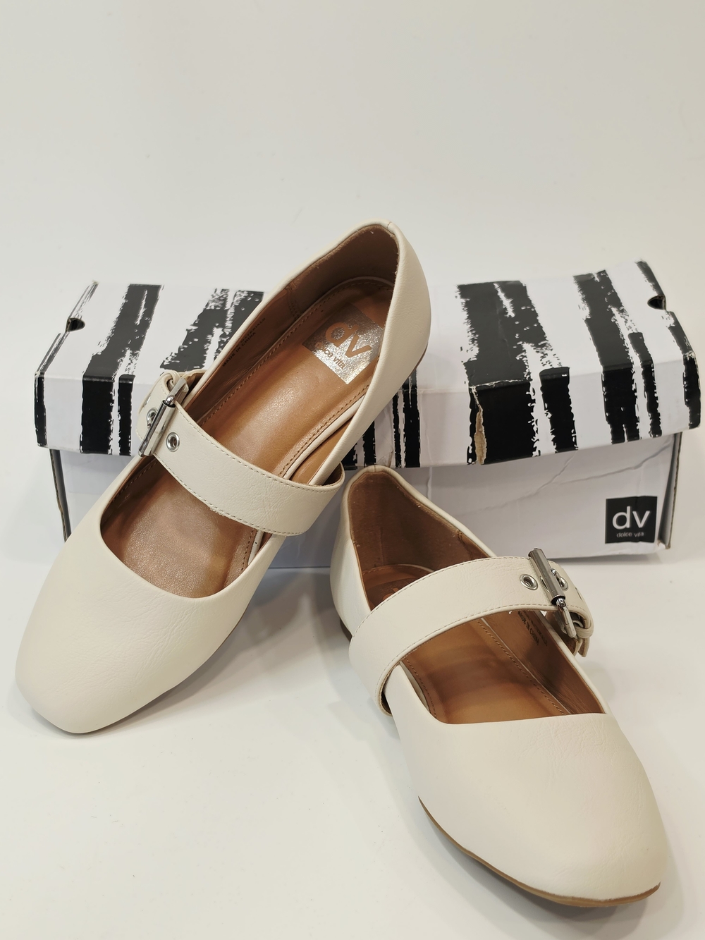 DV by Dolce Vita Munich Women’s Ivory Mary Jane Ballet Flats – Size 6.5